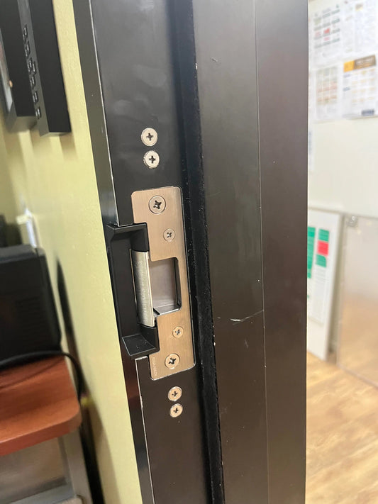 Access control reader and alarm keypad integrated in an Austin office—real-time event correlation and video-verified response.