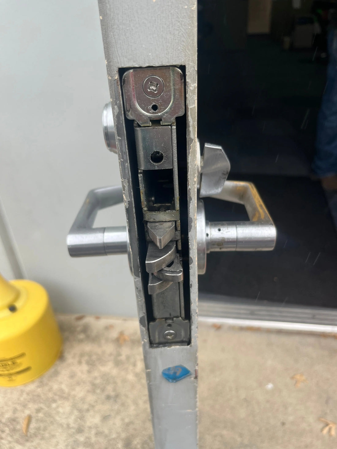 Fail-Safe vs. Fail-Secure Doors Access Control: Navigating Security Strategies - Avenger Security