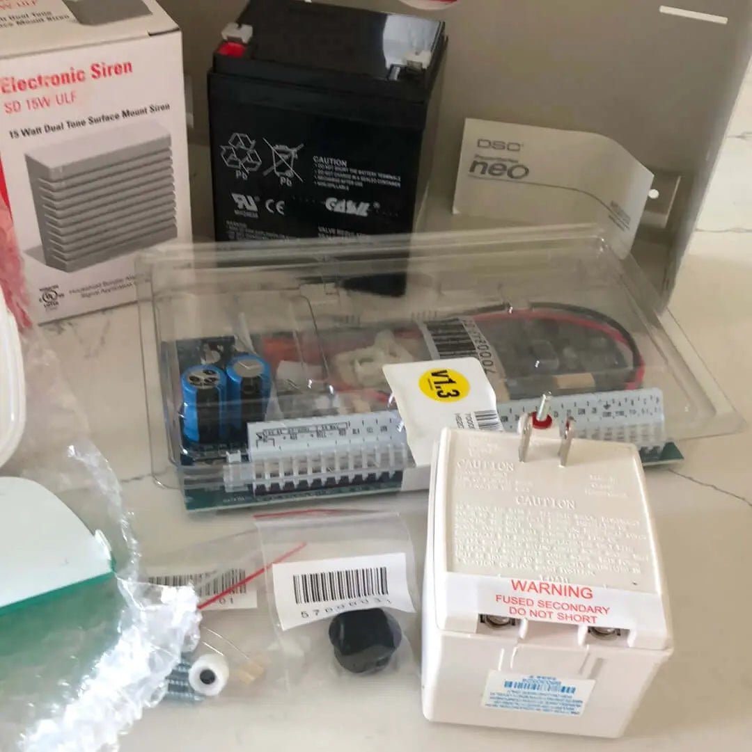 DSC neo PowerSeries Alarm System Kit - HS2032 w English LCDRF9 Keypad - Avenger Security