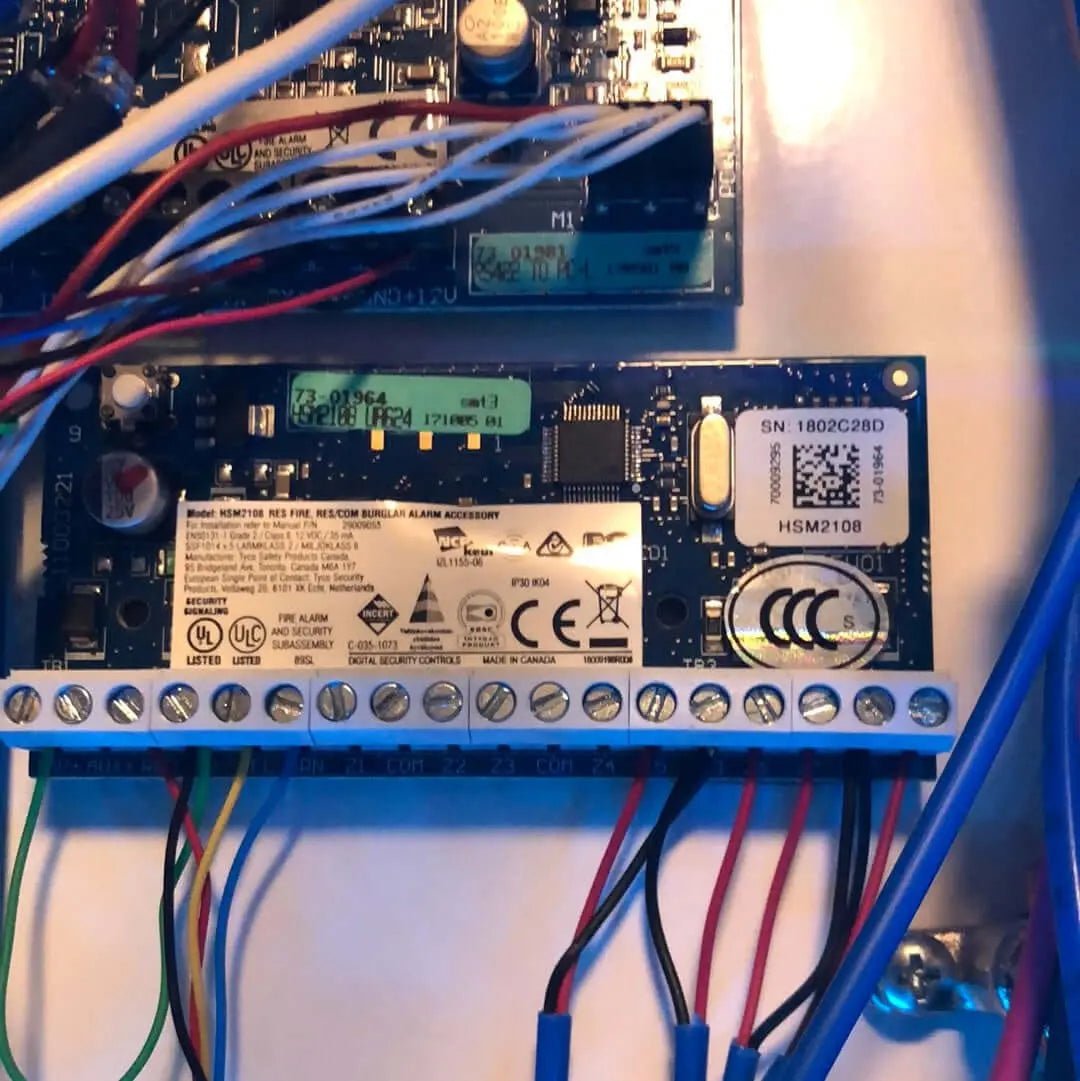 DSC neo HS 2108 PowerSeries Hardwired Security 8 Zone Expansion Module - Avenger Security